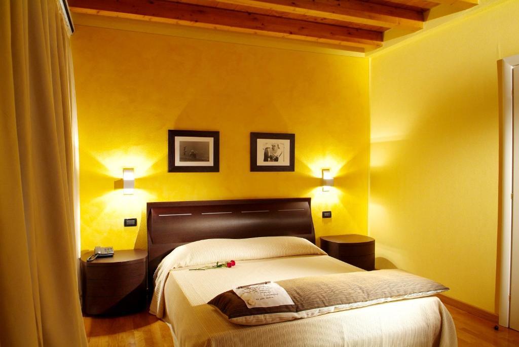 Hotel Fontana Santa Grumello del Monte Pokoj fotografie