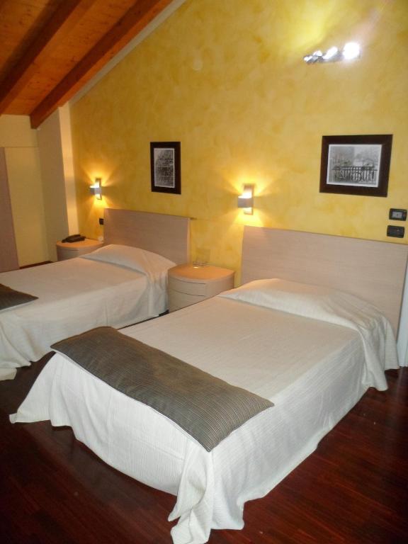 Hotel Fontana Santa Grumello del Monte Pokoj fotografie